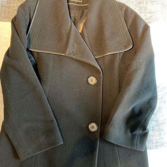 Wool and Cashmere Vintage Black Coat - Picture 2 of 8